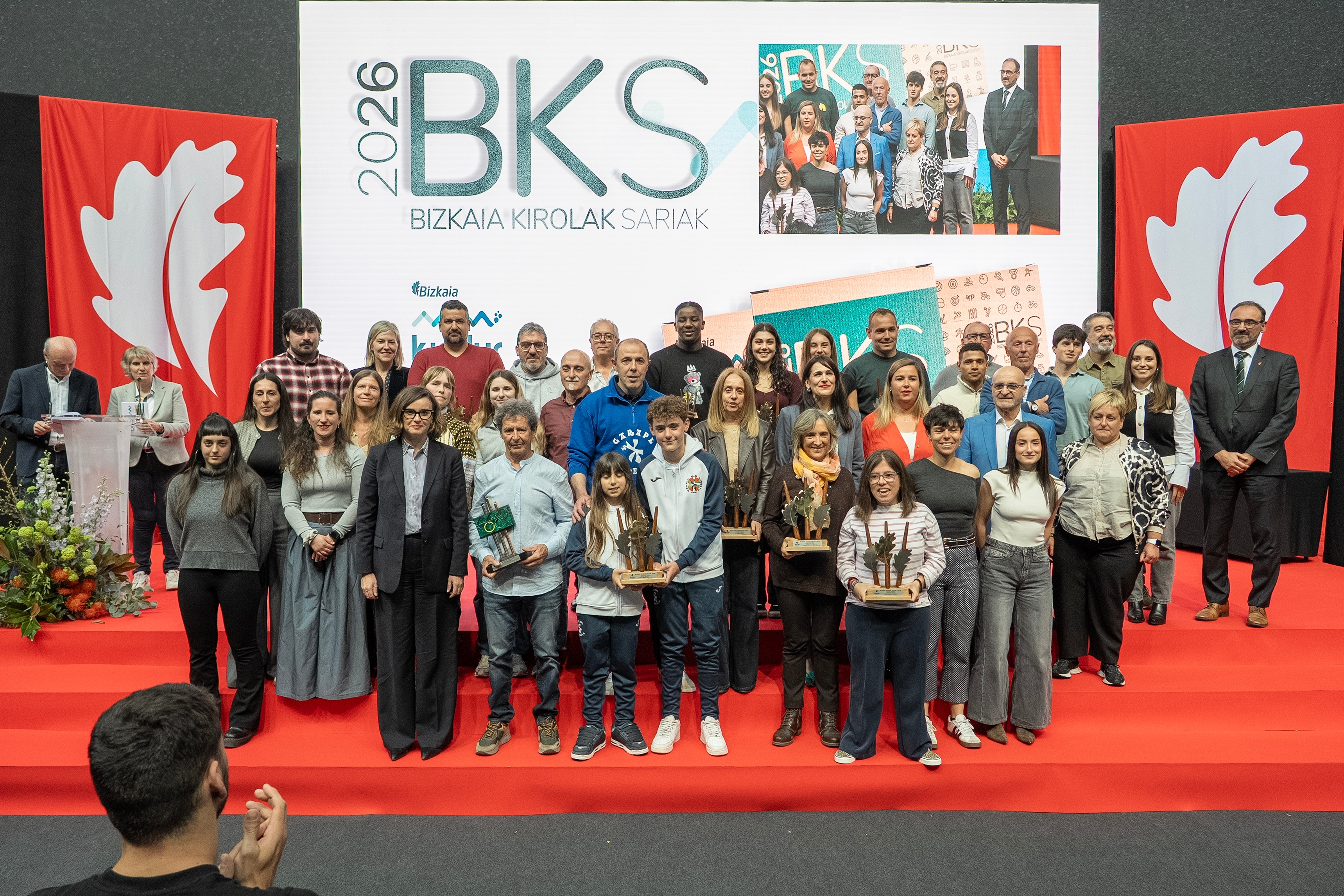 Sarituak eta Bizkaiko Foru Aldundiko ordezkariak